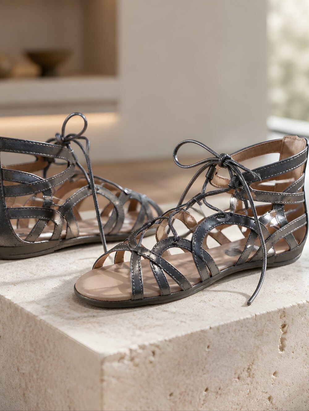 Gentle Souls by Kenneth Cole "Break My Heart" Gladiator Sandals 8 Medium